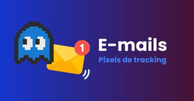 Pixel art Ghost with a notification badge and a yellow envelope, next to the text 'E-mails' and 'Pixels de tracking' on a blue‑purple gradient background.