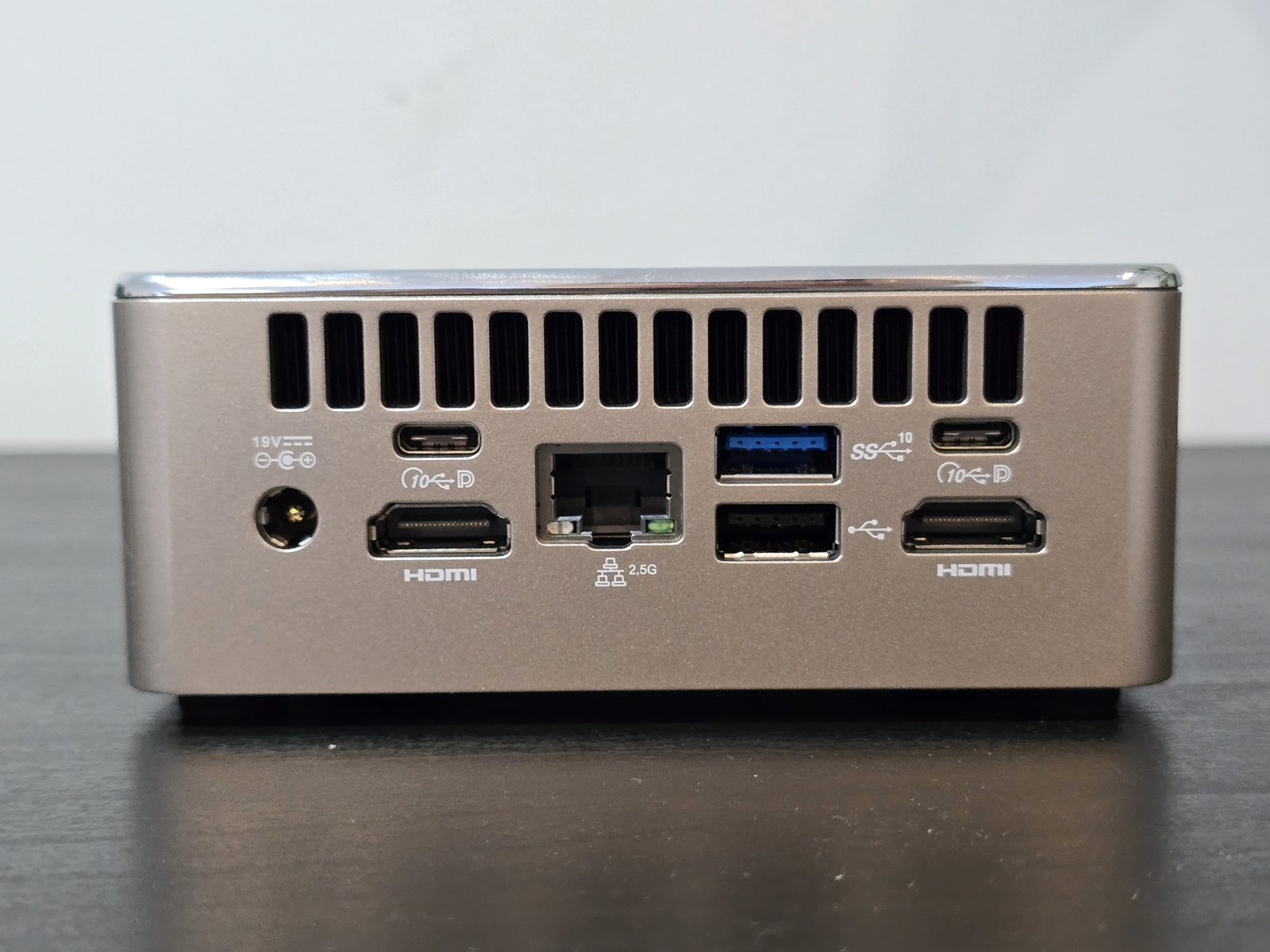 Connectique arrière du Geekom A5 2027 Edition avec HDMI, USB-C, RJ45 2,5 GbE et USB-A